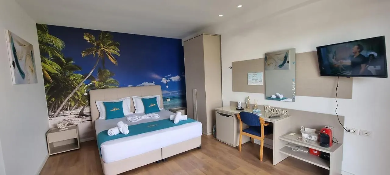 Suncoast Rooms Port Side Sarande Apartment