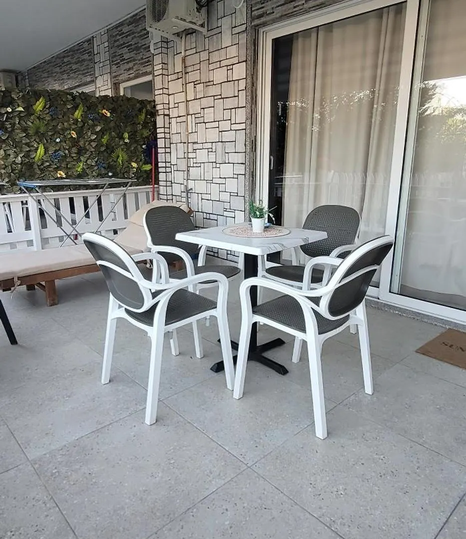 Suncoast Rooms Port Side Sarande Apartment
