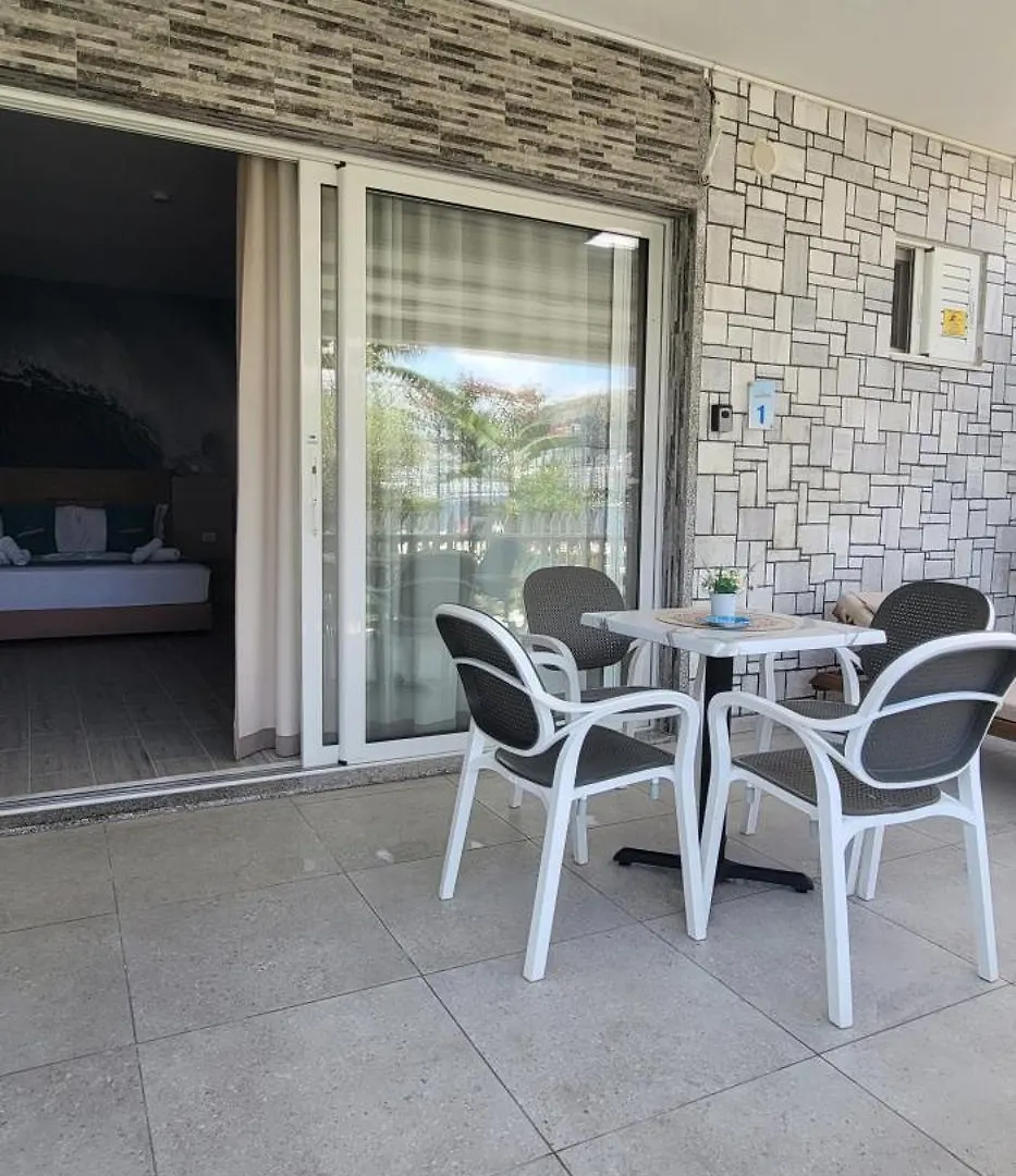 Suncoast Rooms Port Side Sarande Apartment