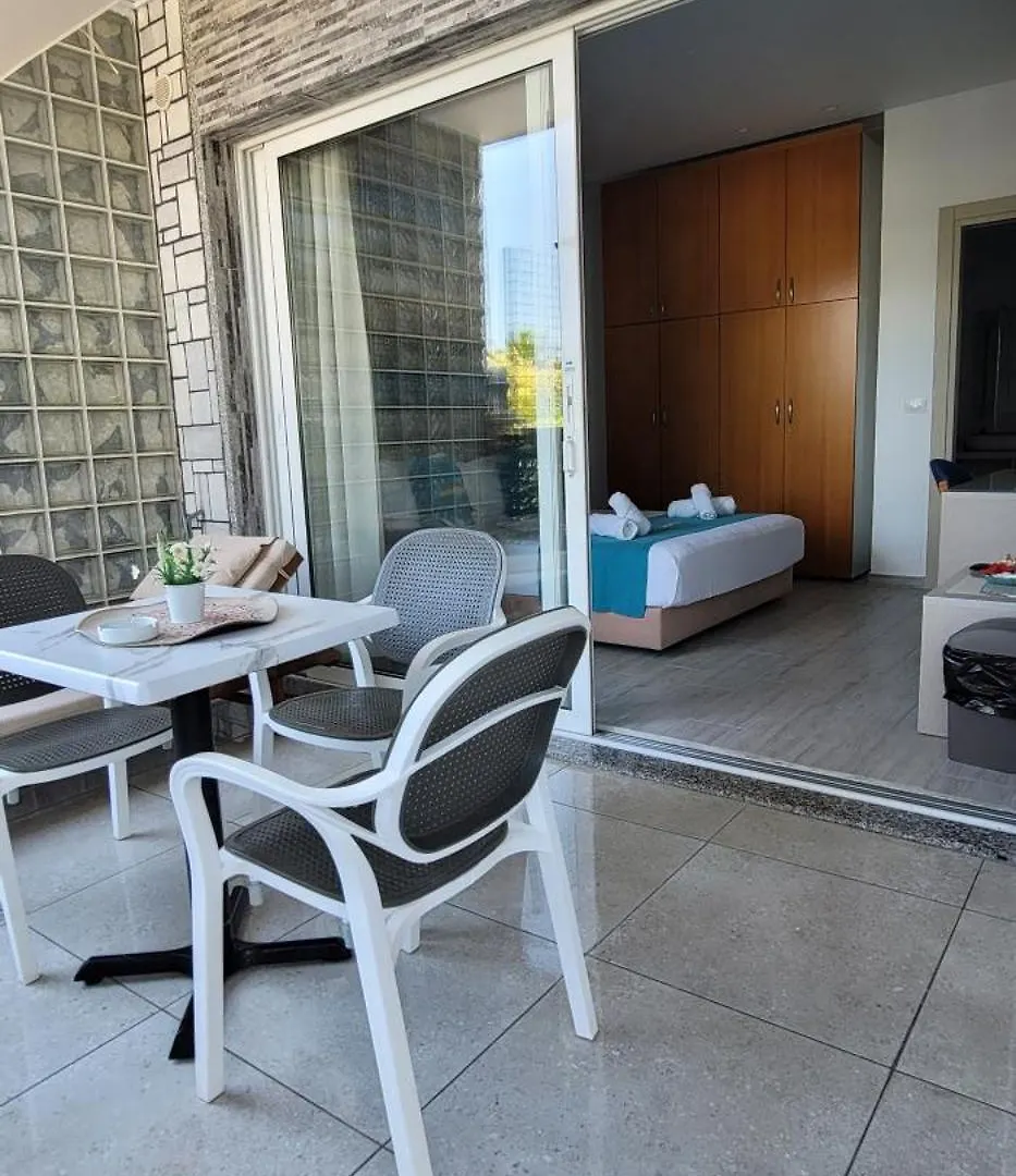 Suncoast Rooms Port Side Sarande Apartment